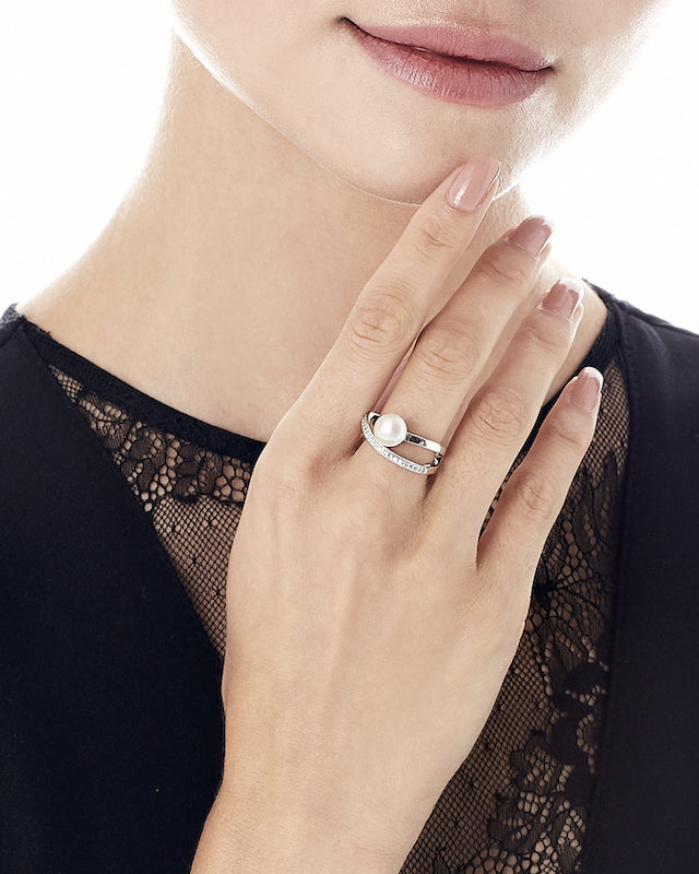 Pearl and Zirconia Ring 8mm Exquisite