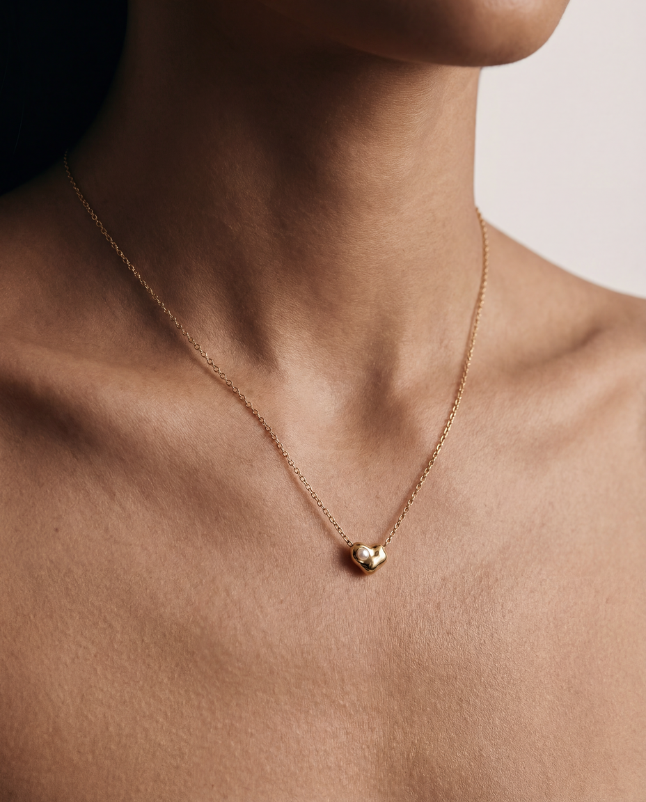 Halskette mit Herz und weißer Perle Tiny Treasure
