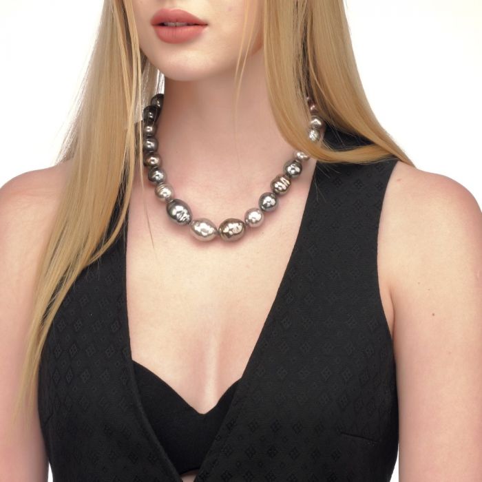 huge pearls necklace
