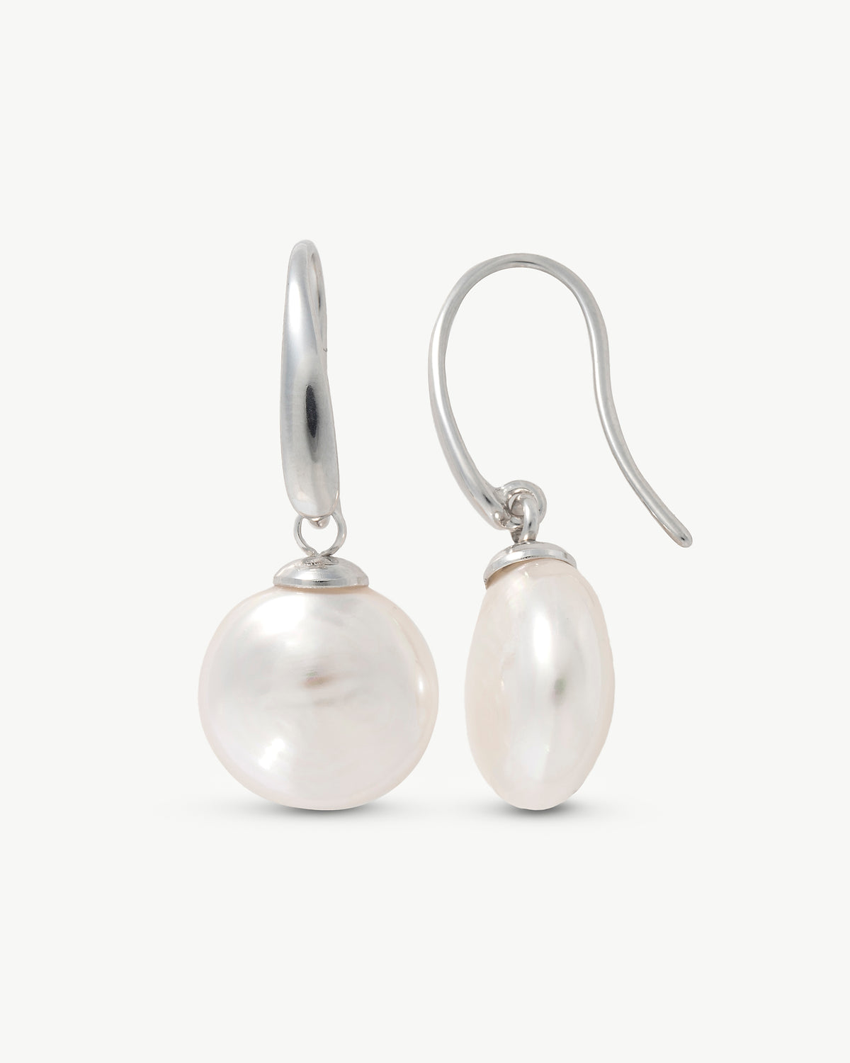 Kurze Ohrringe mit 12 mm ovaler Perle Nuada