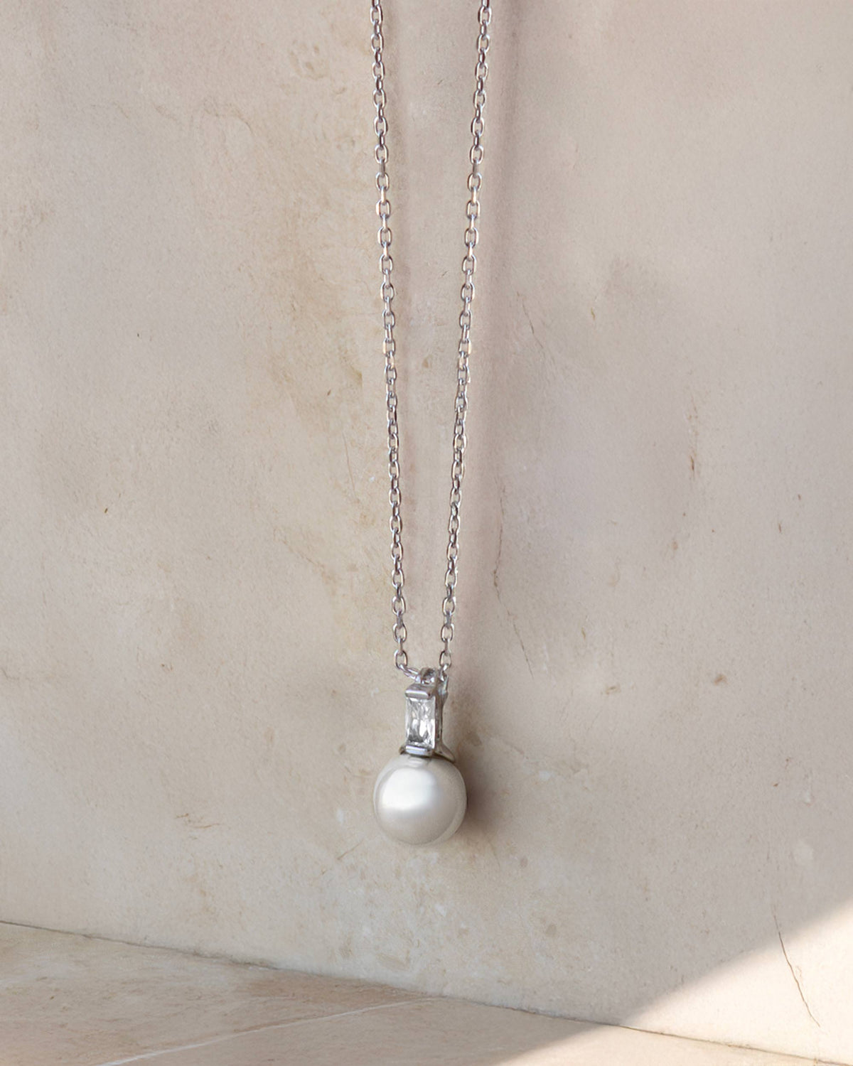 Anhänger mit 8mm Perlenkette und Zirkonia Selene