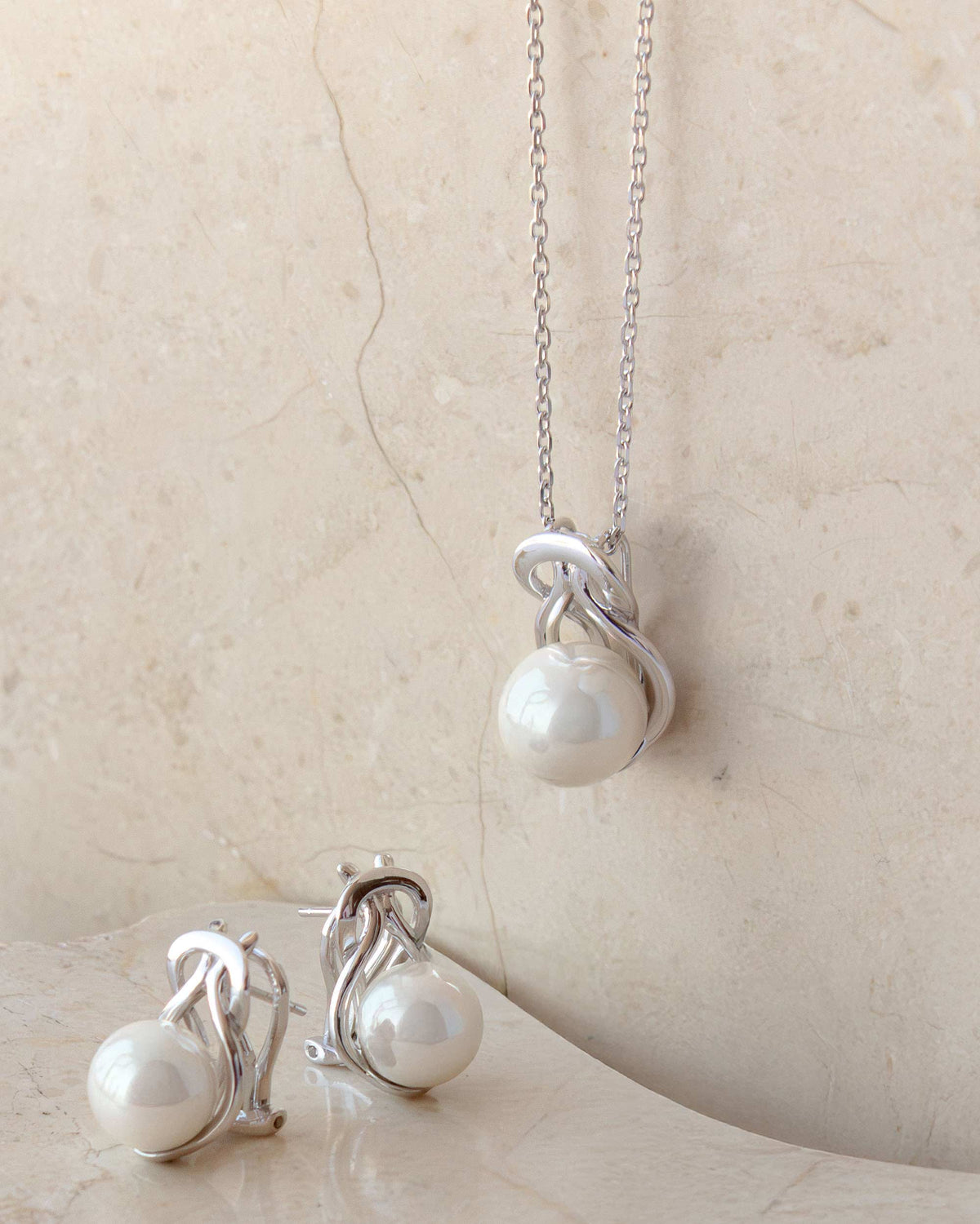 Pearl Earrings 10mm Vega
