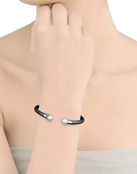 Schwarzes Lederarmband mit zwei Perlen Mallorca