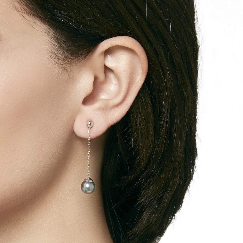 8 mm große Lange Ohrringe mit grauen Perlen Ilusión