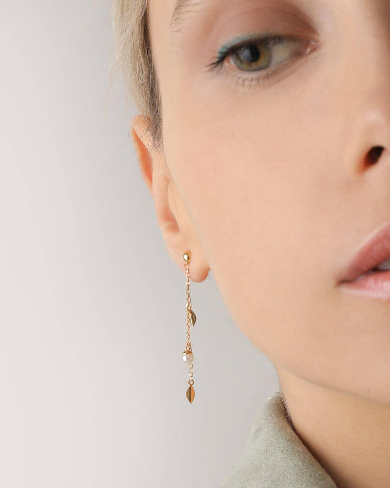 Leaf and Pearl Earrings 4mm Golden Romea