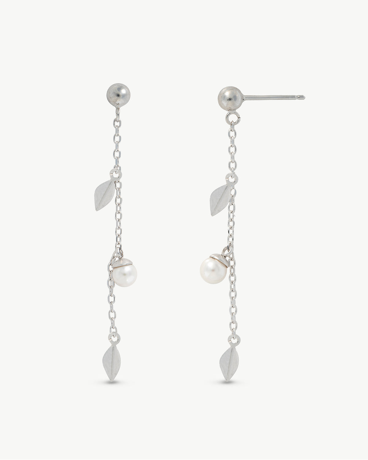 Lange Ohrringe mit 4 mm Perlen und Blättern Romea