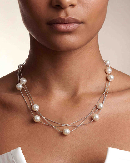 Collar de perlas y cadena de plata