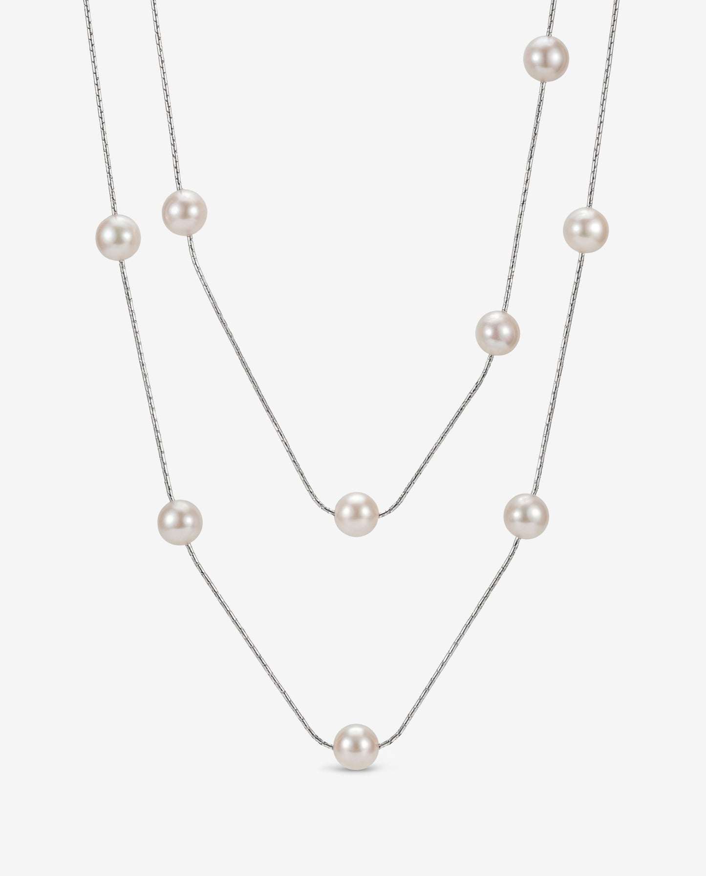 Collar de perlas y cadena de plata