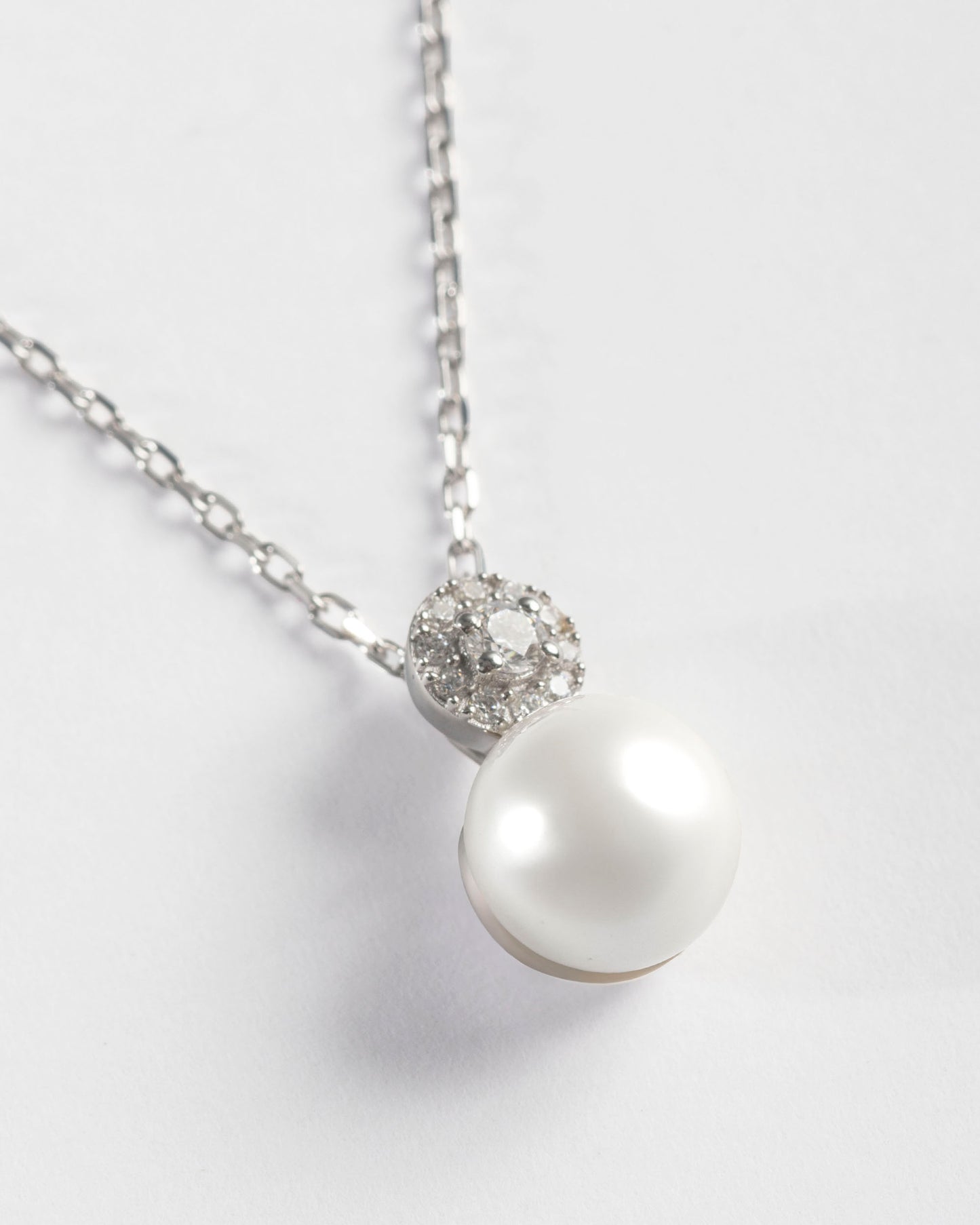 Pearl Pendant Necklace 10mm and Rosette Zirconia Exquisite