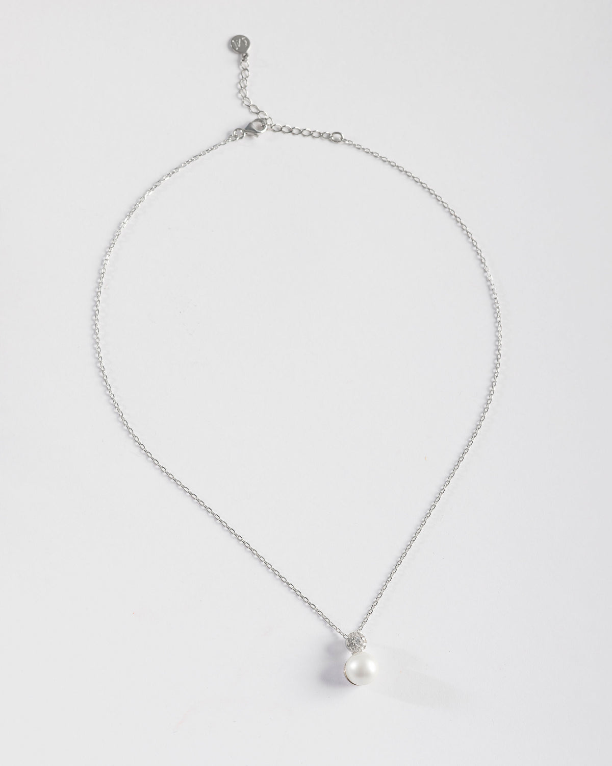 Halskette mit 10 mm Zirkonia- und Perlen-Rosettenanhänger Exquisite