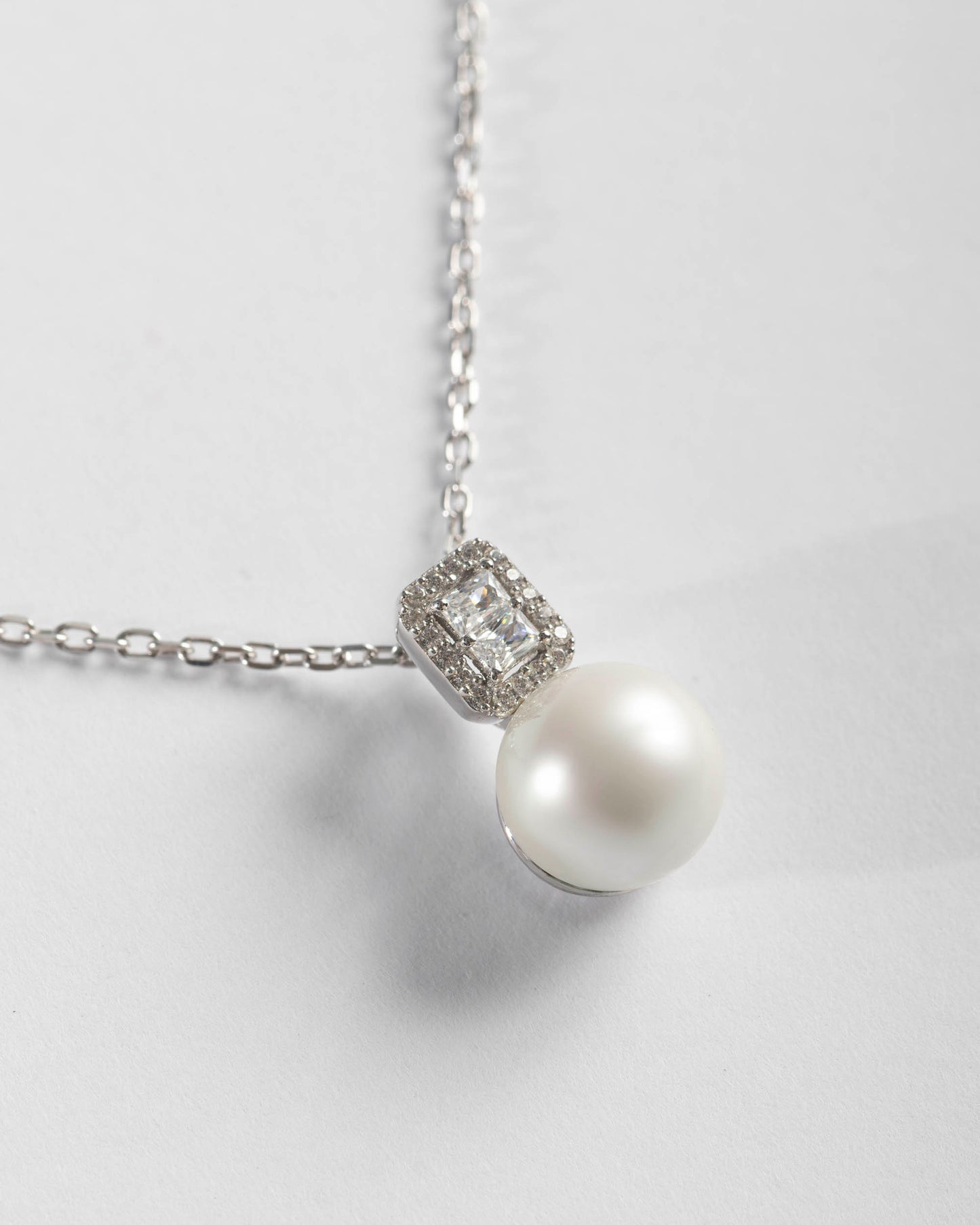 Pearl Pendant Necklace 10mm and Square Zirconia Exquisite