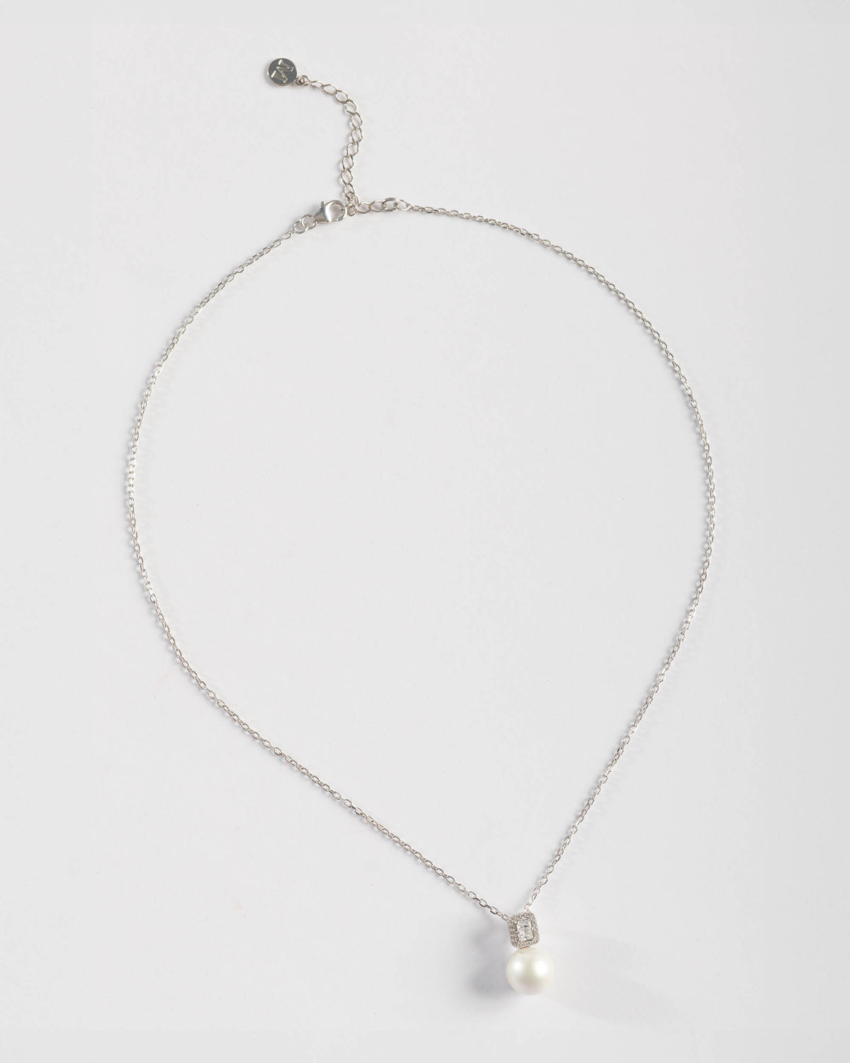 Halskette mit 10 mm quadratischem Zirkonia- und Perlenanhänger Exquisite