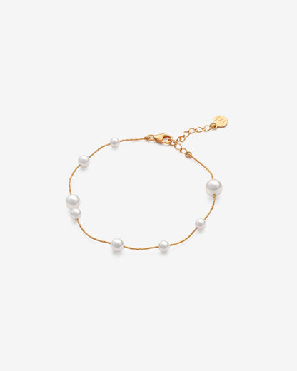 Vergoldetes Dangle-Armband - Weiße Perlen