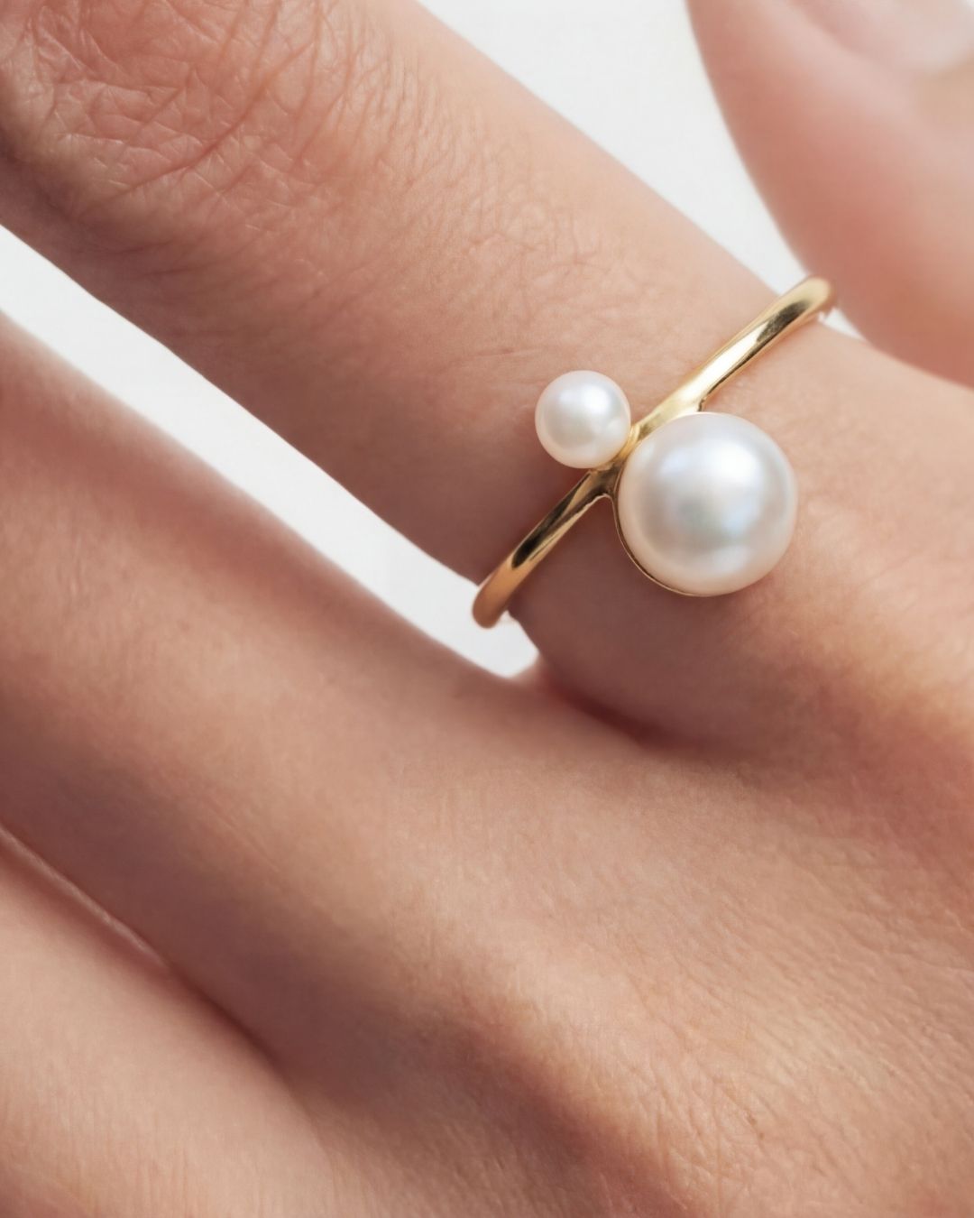 Open ring white pearls Duet
