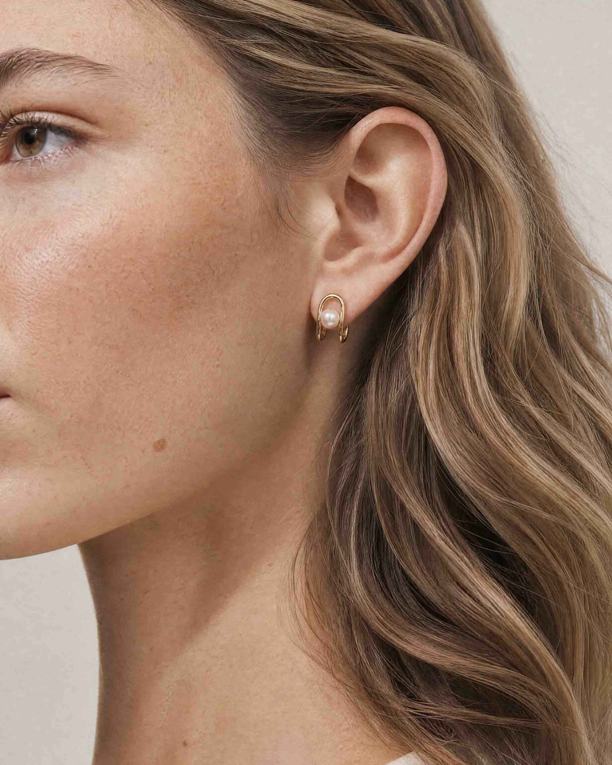 Short 18k gold-plated silver earrings with pearl Libre
