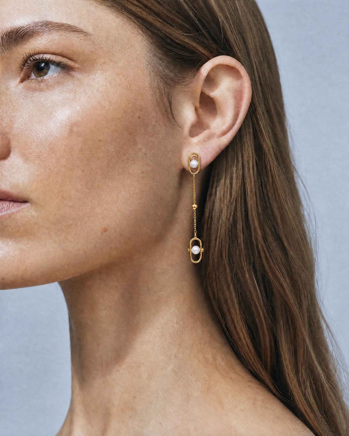 Pendientes largos en plata bañada en oro 18k con perlas Libre