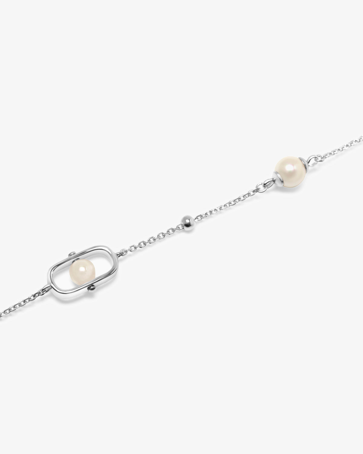 Pulsera de cadena en plata con perlas y logo Libre
