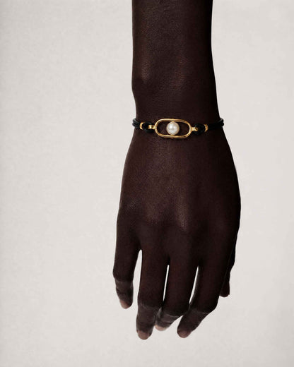 Lederarmband aus 18 Karat vergoldetem und Perle