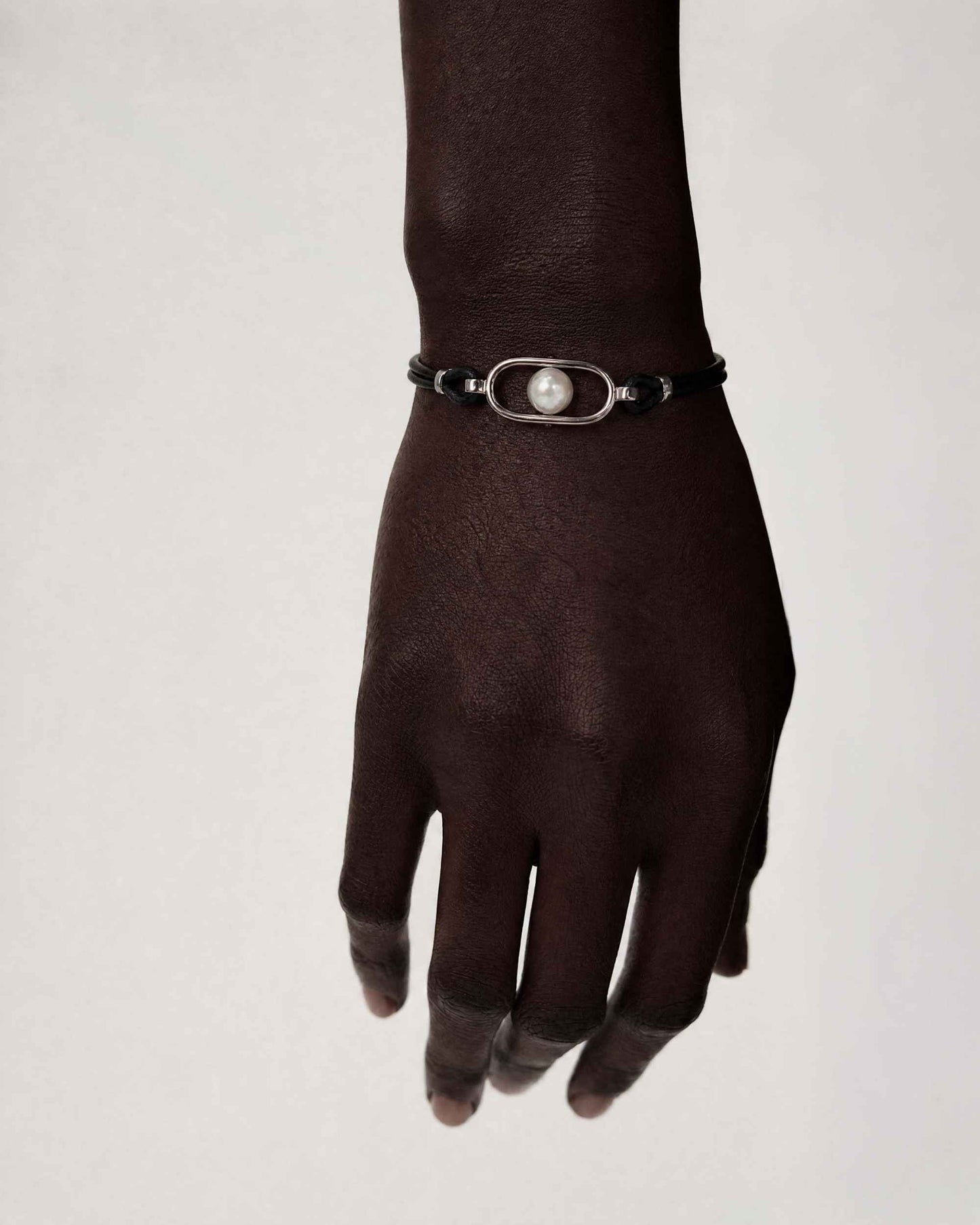 Lederarmband in Silber mit Perle Libre