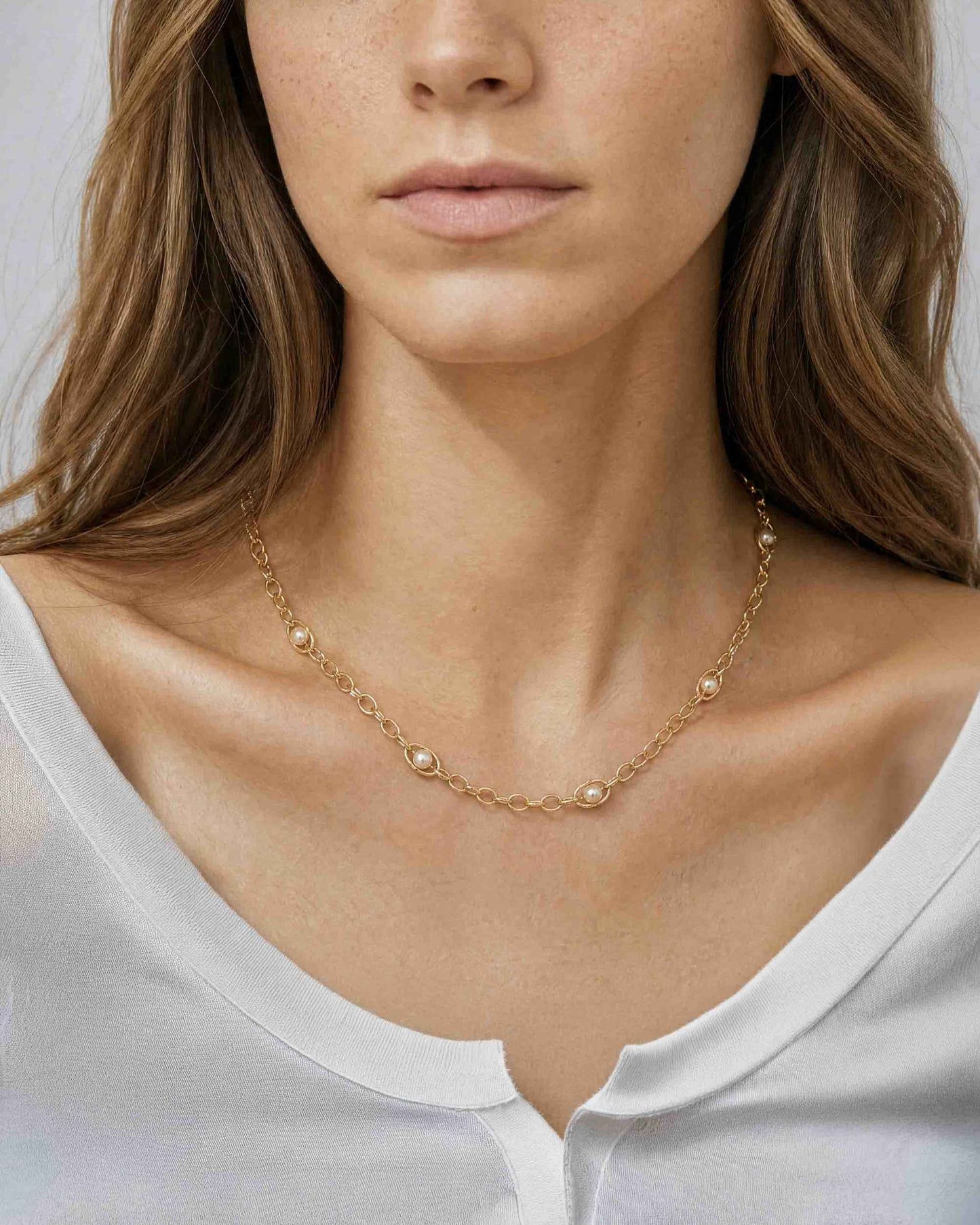 18k gold-plated silver choker with pearls and logo Libre 