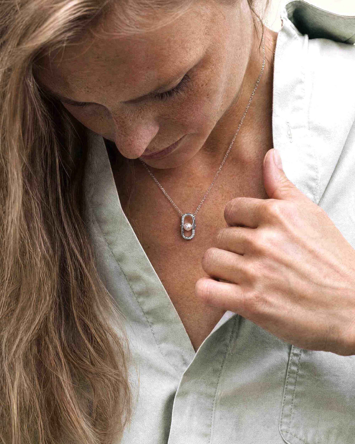 Silberhalskette mit 5-mm-Perle und doppeltem Zirkonia-Detail Libre