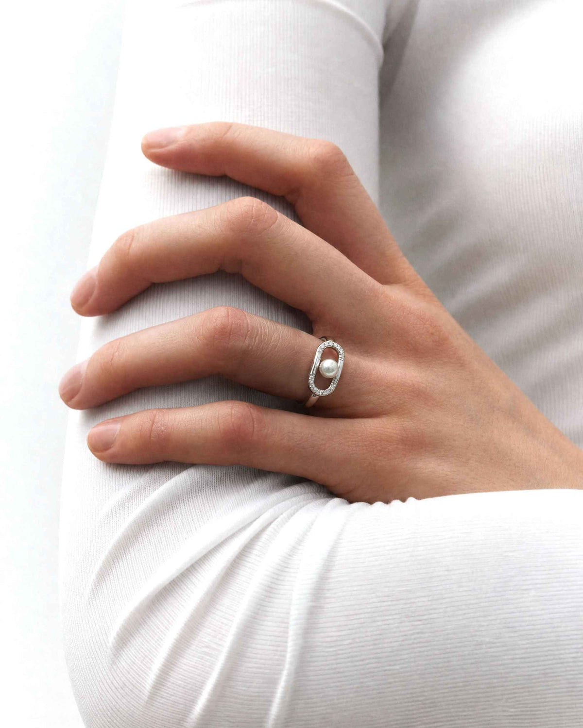 Silberring mit 5-mm-Perle und doppeltem Zirkonia-Detail, Libre