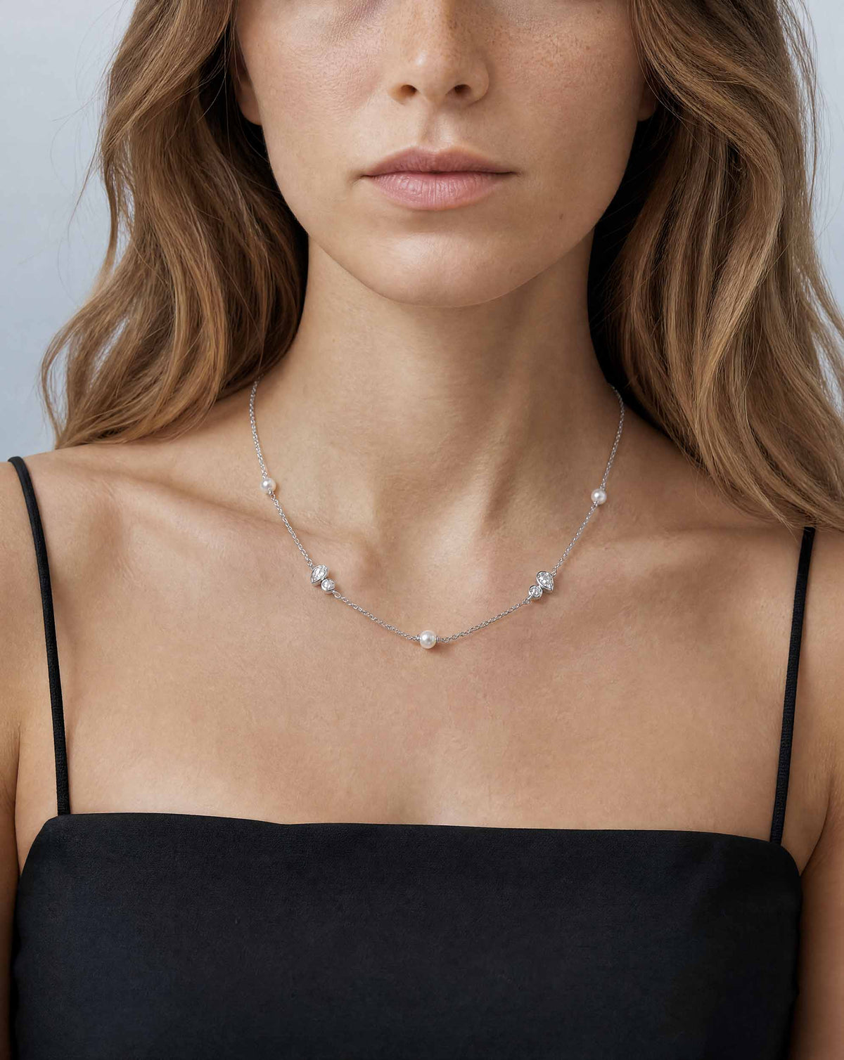 Silberne Kette mit Perlen und Zirkonia Nova