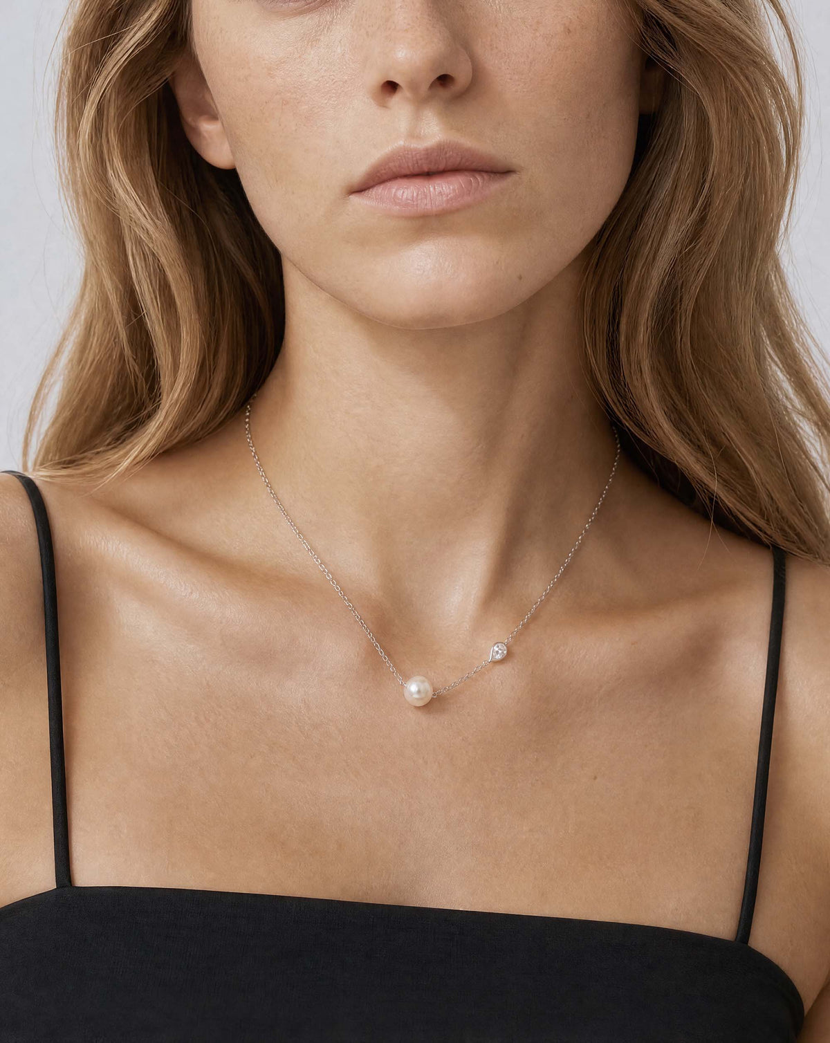 Silver choker with central pearl and cubic zirconia Nova 