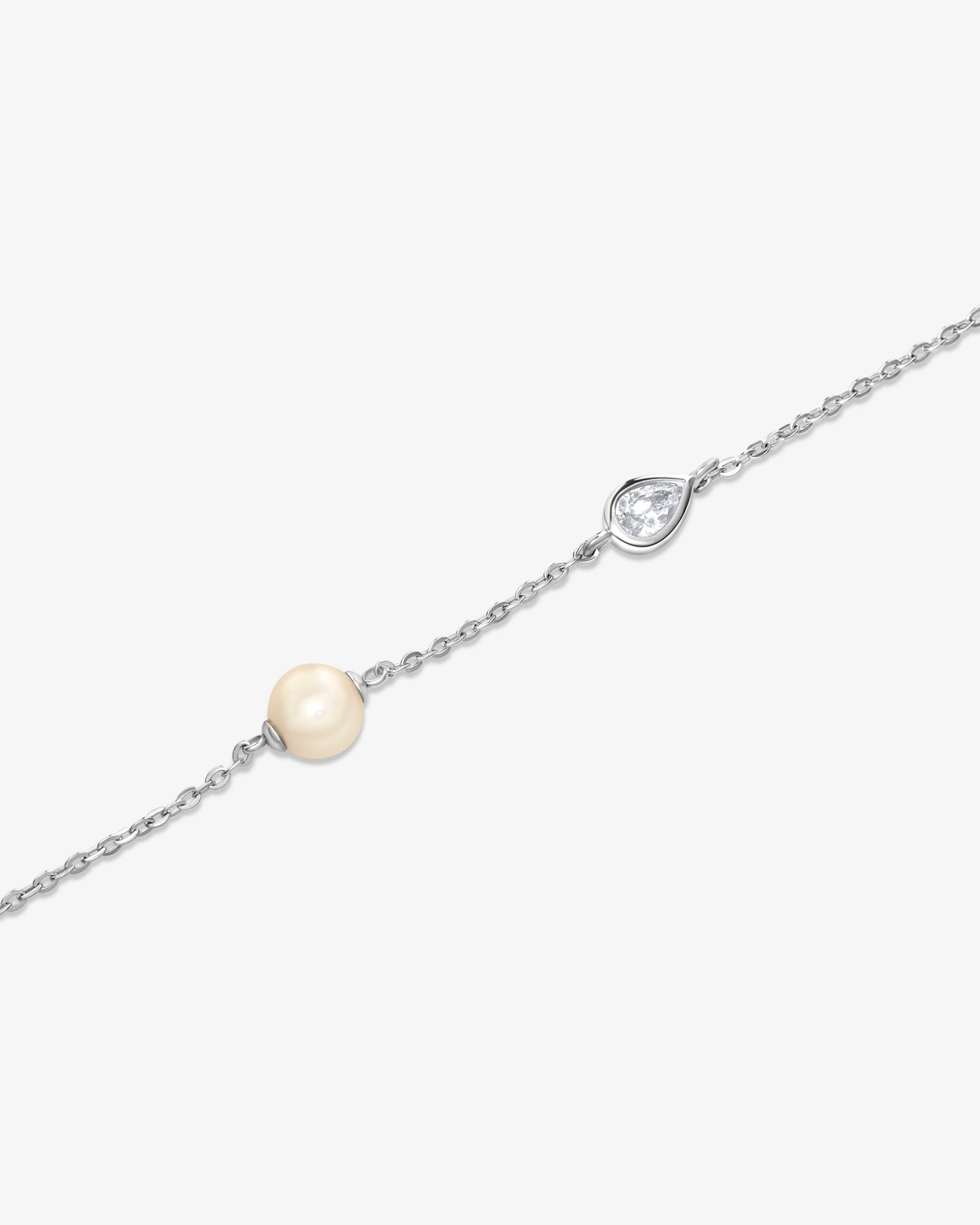 Silver bracelet with a central pearl and Nova cubic zirconia