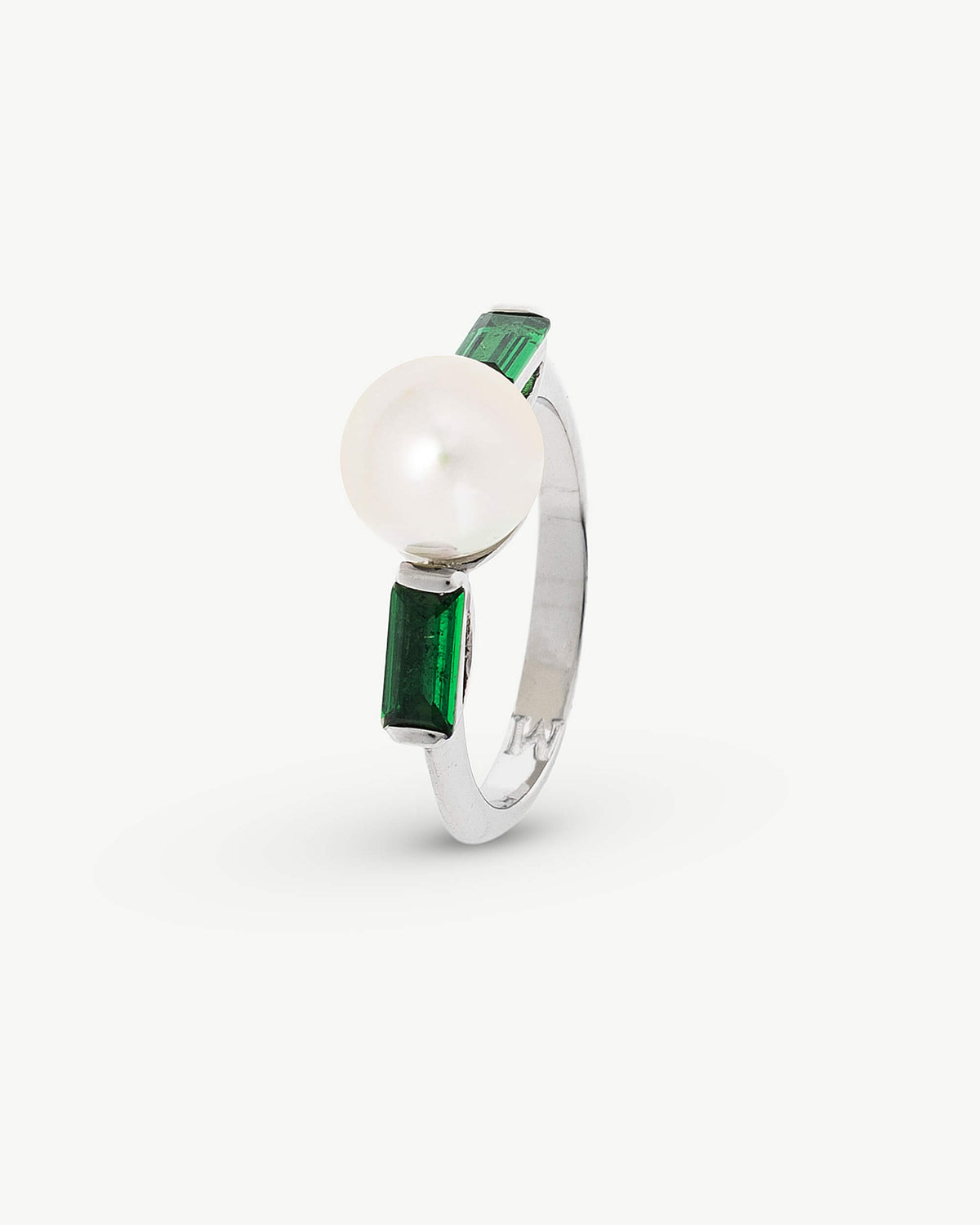 Ring mit 8 mm Perlen und smaragdgrünem Zirkonia Selene