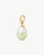 Zweifarbiger grüner Perlenanhänger Charm&Glow