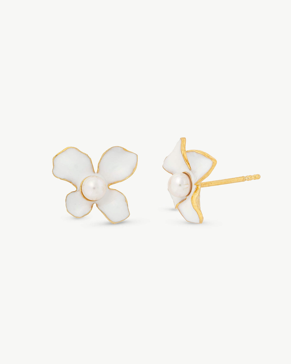 4 mm weiße Perlenohrringe Flowers