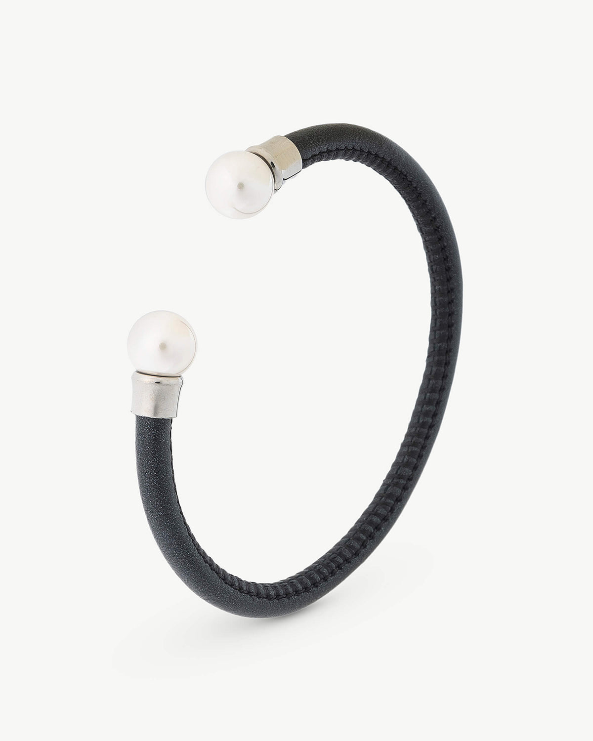 Schwarzes Lederarmband mit zwei Perlen Mallorca