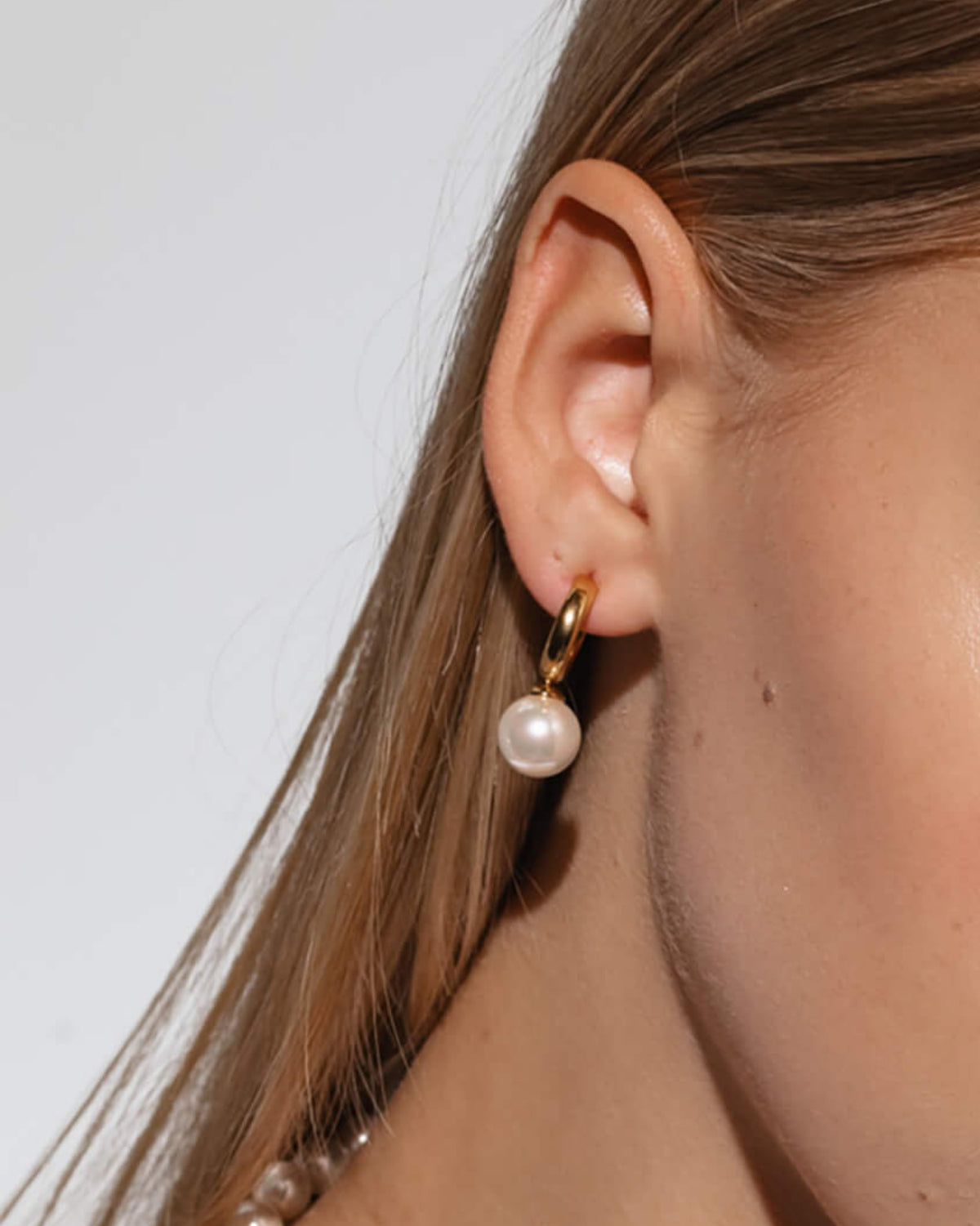 Pendientes Aro y Perla 10mm Dorado Chara MAJORICA