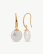 Kurze Ohrringe mit 12 mm ovaler goldener Perle Nuada