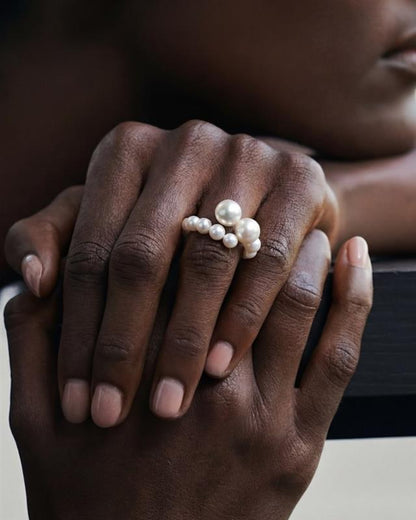 Lyra Ring in steel - White pearls