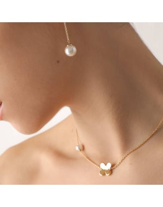 Short Ayanti necklace with a round mother-of-pearl