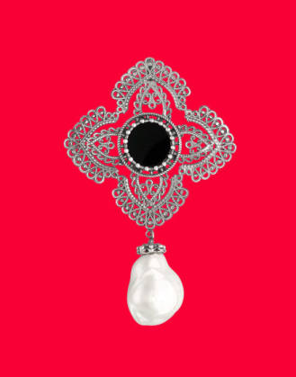 Colgante Peregrina con perla barroca y ónix, pearl pendant