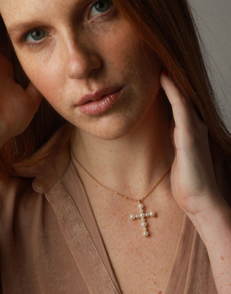 Crosses collection gold pendant with white pearl