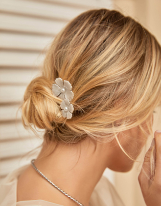 Braut-Haarkamm Santorini Bianco Perlmuttblume mit Perle klein