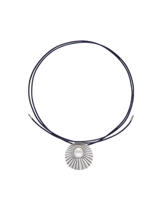 Collar Le Palm en acero con perla blanca y cordón de seda azul en Inox Steel | Perlas Majorica