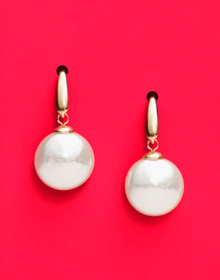 Pendientes dorados con perla oval Majorica, Majorica oval pearl earrings